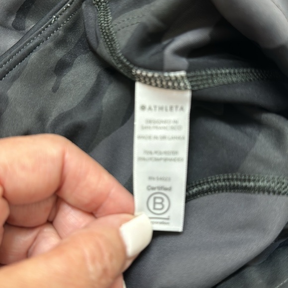 Athleta Ultimate 7/8 Tight *Camo - Picture 11 of 11